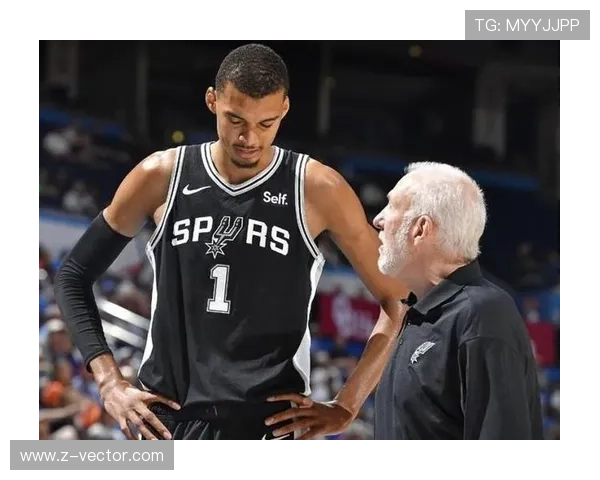 文班亚马挡拆拉开内线空间三分效率较新秀季提升